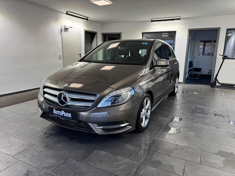 Gebraucht Mercedes B250 211 PS (155 kW) 2013 Grau Van / Kleinbus