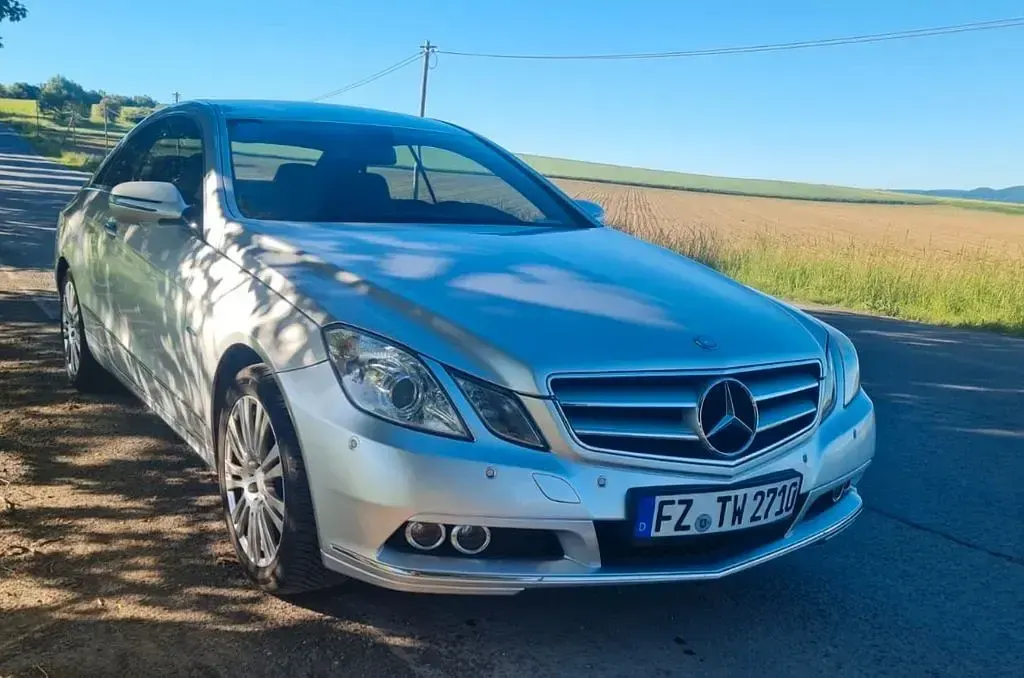 Gebraucht Mercedes E250 Avantgarde 204 PS (150 kW) 2009 Silber Coupé