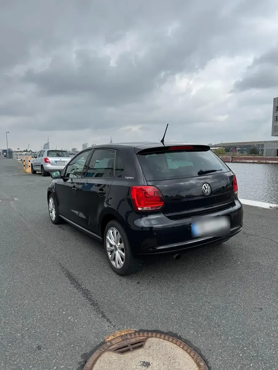 Gebraucht VW Polo Team 95 PS (69 kW) 2011 Schwarz Kleinwagen
