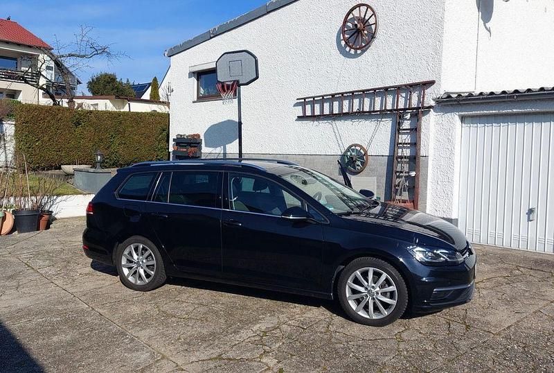 Schwarz Gebraucht 2017 VW Golf VII Highline Limousine | 17.300 € (Etwas zu teuer) - Bild 1/4