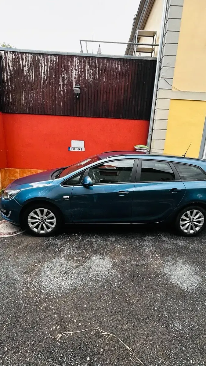 Gebraucht Opel Astra Active 140 PS (102 kW) 2013 Kombi