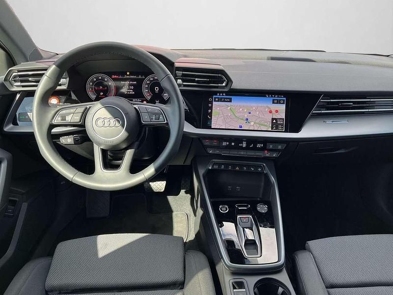 Gebraucht Audi A3 Ambiente 116 PS (85 kW) 2025 Distriktgrün metallic (metallic) Limousine