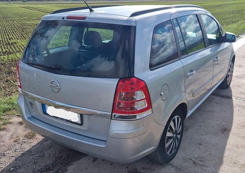 Gebraucht Opel Zafira Family 110 PS (80 kW) 2014 Silber Van / Kleinbus
