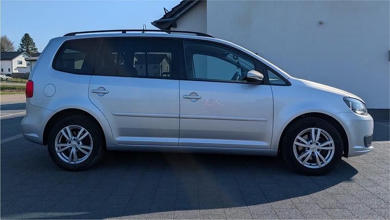 Gebraucht VW Touran 140 PS (102 kW) 2012 Silber Van / Kleinbus