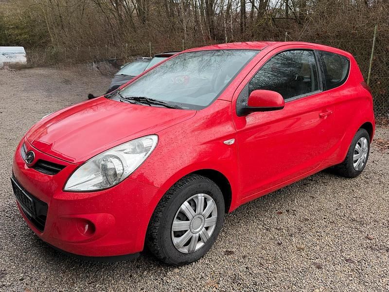 Gebraucht Hyundai i20 78 PS (57 kW) 2011 Rot Kleinwagen