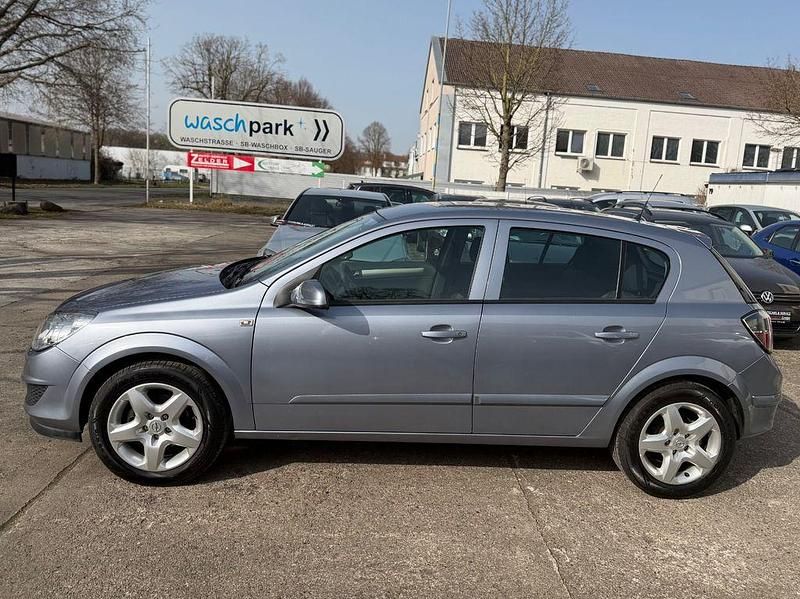Gebraucht Opel Astra Edition 140 PS (102 kW) 2007 Silber Limousine