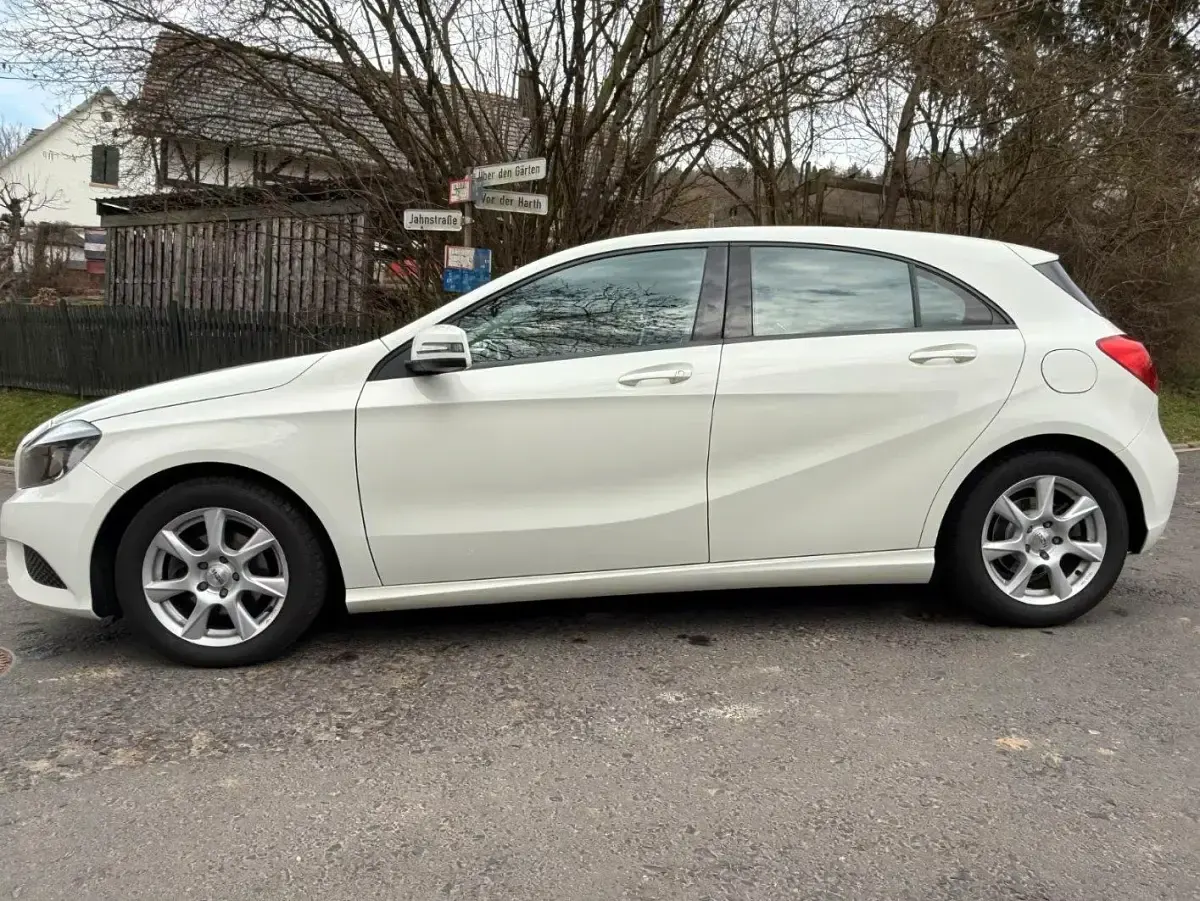 Gebraucht Mercedes A180 122 PS (89 kW) 2014 Weiß Kleinwagen