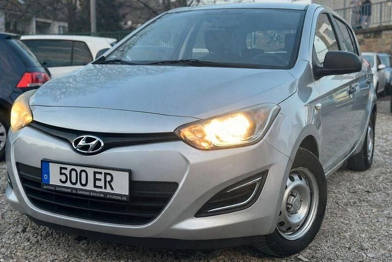 Gebraucht Hyundai i20 Classic 86 PS (63 kW) 2015 Silber Kleinwagen