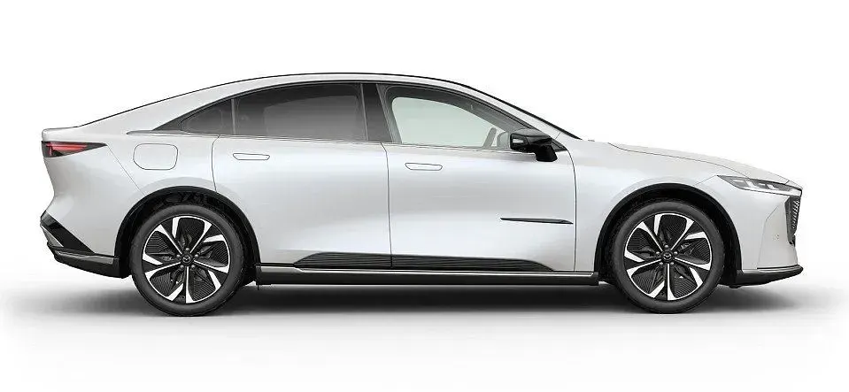 Neu Mazda 6e Takumi-Line 189 kW (258 PS) 2025 Weiß Limousine