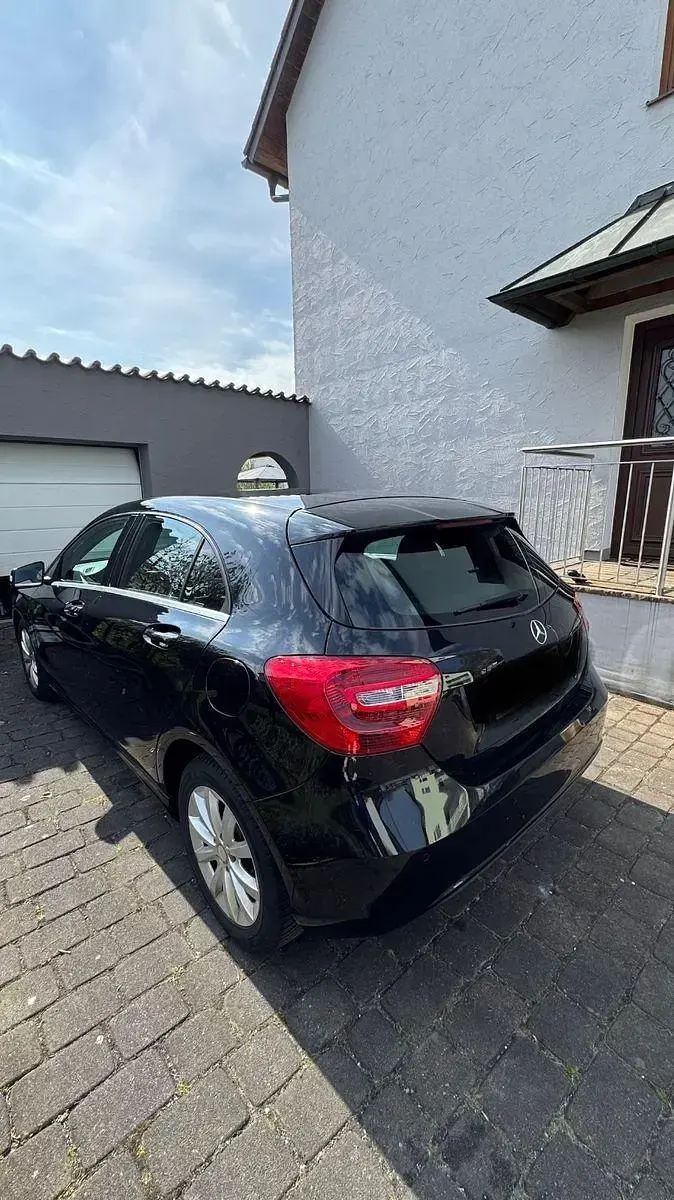 Gebraucht Mercedes A180 122 PS (89 kW) 2013 Schwarz Limousine