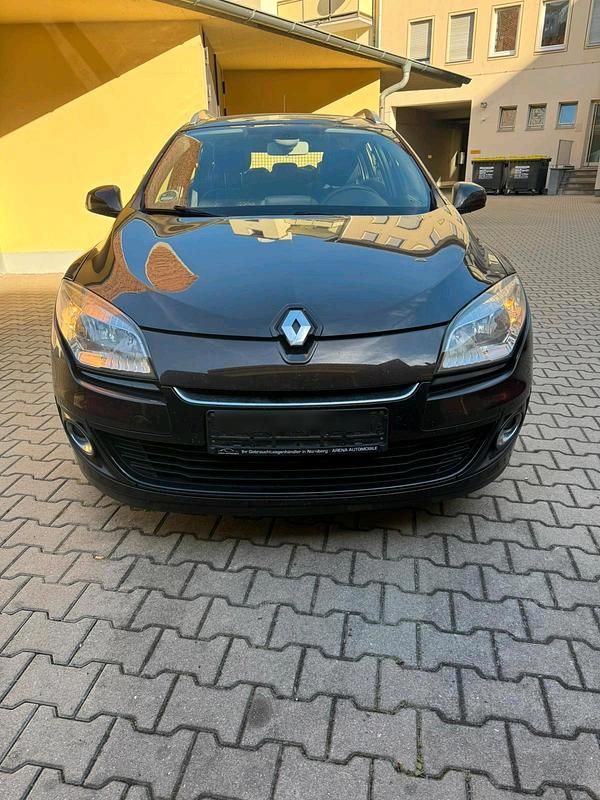 Braun Gebraucht 2012 Renault Mégane GrandTour Kombi | 4.400 € (Fairer Preis) - Bild 1/4