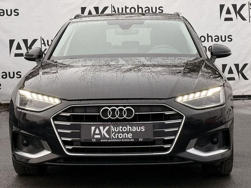 Gebraucht Audi A4 Advanced 163 PS (119 kW) 2023 Mythosschwarz metallic Kombi