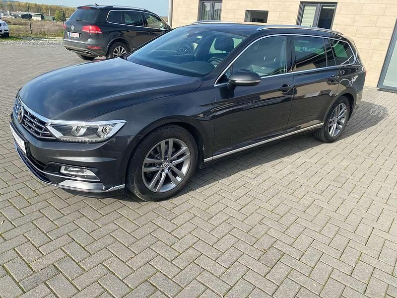Mangangrau metallic Gebraucht 2019 VW Passat Comfortline Kombi | 17.600 € (Etwas zu teuer) - Bild 1/4