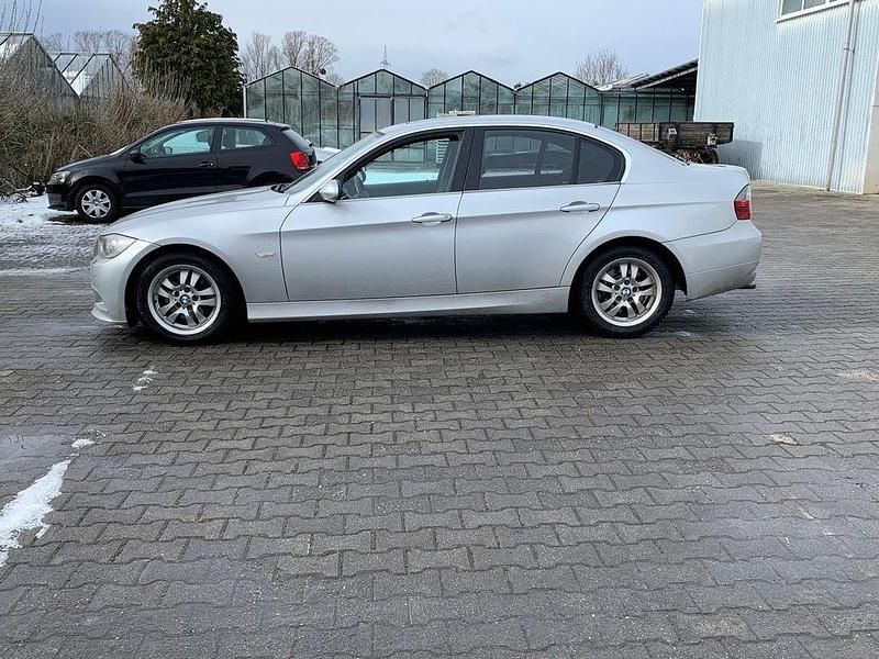 Gebraucht BMW 325 218 PS (160 kW) 2005 Silber Limousine