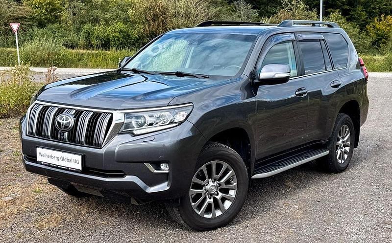 Grau Gebraucht 2020 Toyota Land Cruiser Executive SUV | 45.900 € (Etwas zu teuer) - Bild 1/4