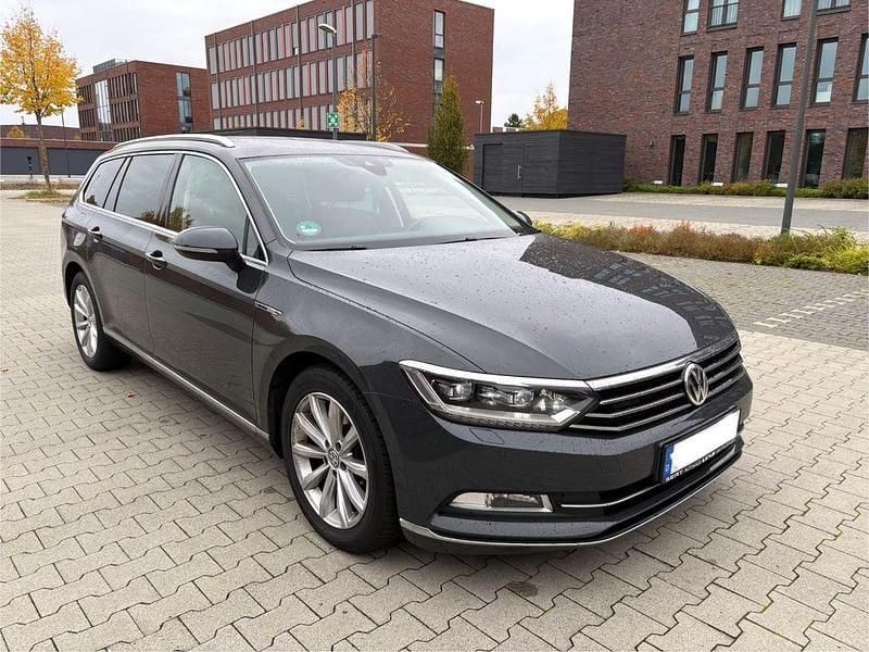 Grau Gebraucht 2016 VW Passat Highline Kombi | 10.950 € (Superpreis) - Bild 1/4