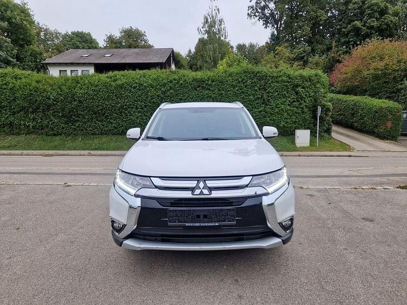 Weiß Gebraucht 2017 Mitsubishi Outlander Edition SUV | 9.999 € (Teuer) - Bild 1/4