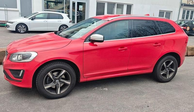 Usado Volvo XC60 R-Design 150 HP (110 kW) 2017 Vermelho SUV