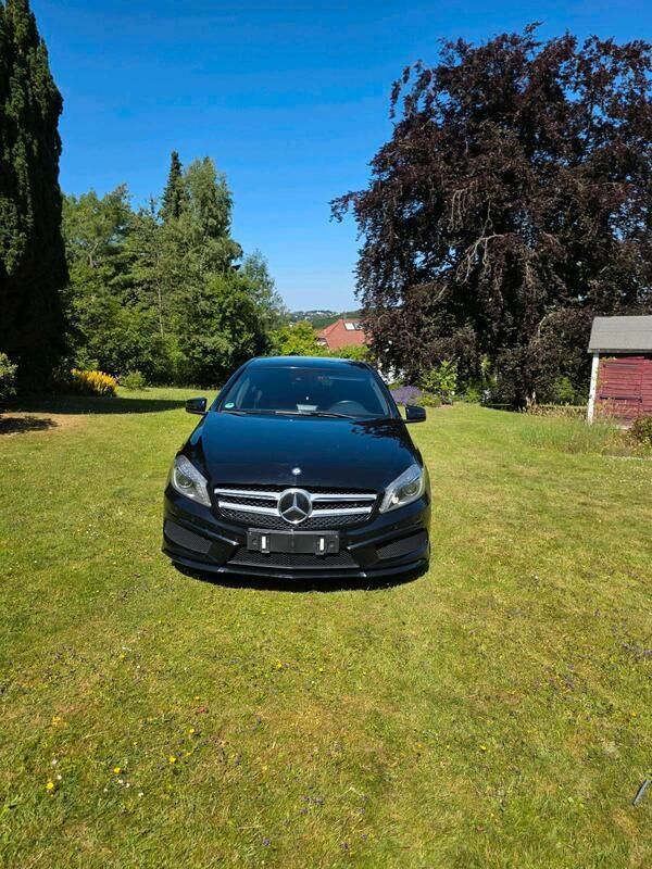 Schwarz Gebraucht 2013 Mercedes A200 Exclusive Limousine | 12.500 € (Teuer) - Bild 1/4