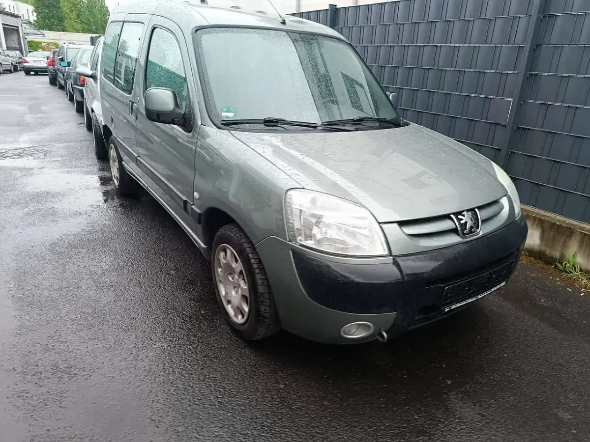Gebraucht Peugeot Partner 109 PS (80 kW) 2003 Grün Van / Kleinbus