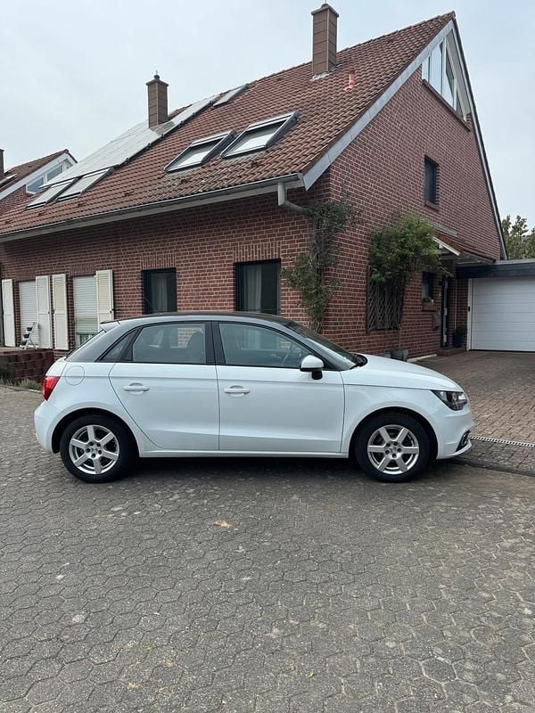 Weiß Gebraucht 2014 Audi A1 Sportback Kleinwagen | 7.999 € (Fairer Preis) - Bild 1/4