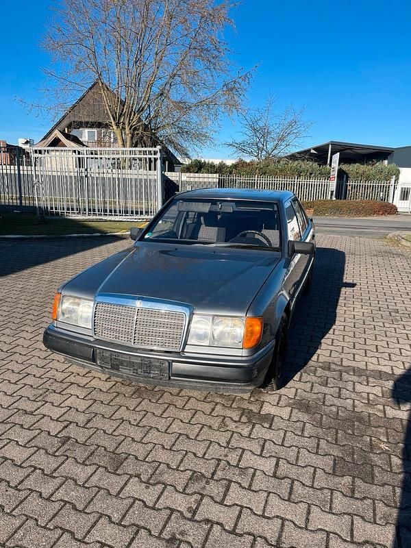 Gebraucht Mercedes E230 132 PS (97 kW) 1991 Grau Limousine