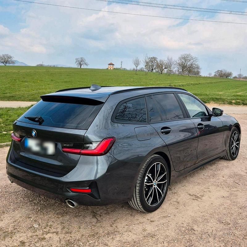 Używany BMW 330 Advantage 258 KM (189 kW) 2020 Szary Kombi