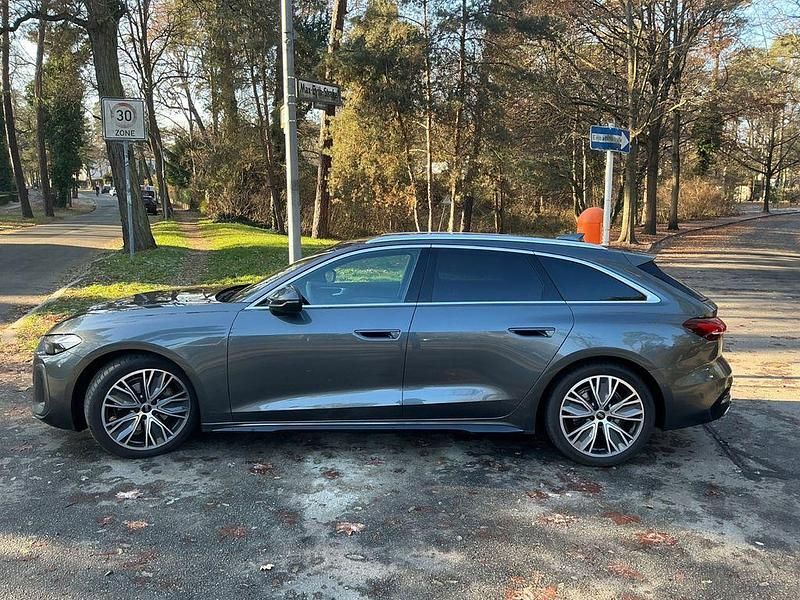 Grau Gebraucht 2024 Audi A5 Edition .1 Kombi | 45.900 € (Superpreis) - Bild 1/4