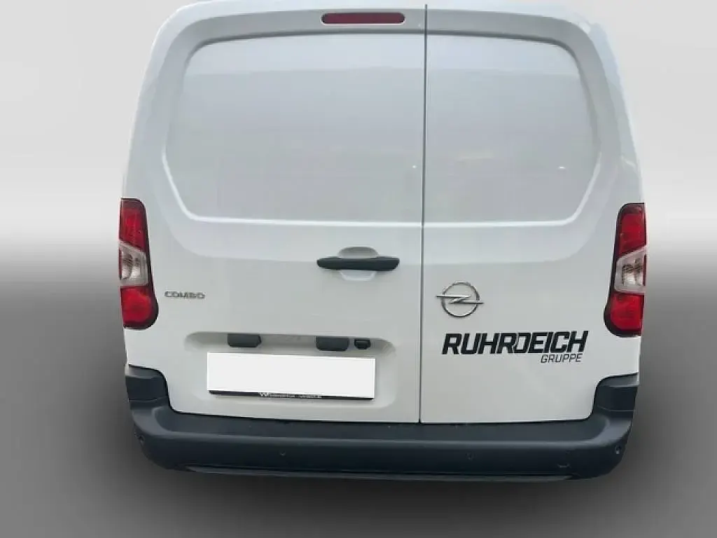 Używany Opel Combo Basis 102 KM (75 kW) 2024 Biały Minivan