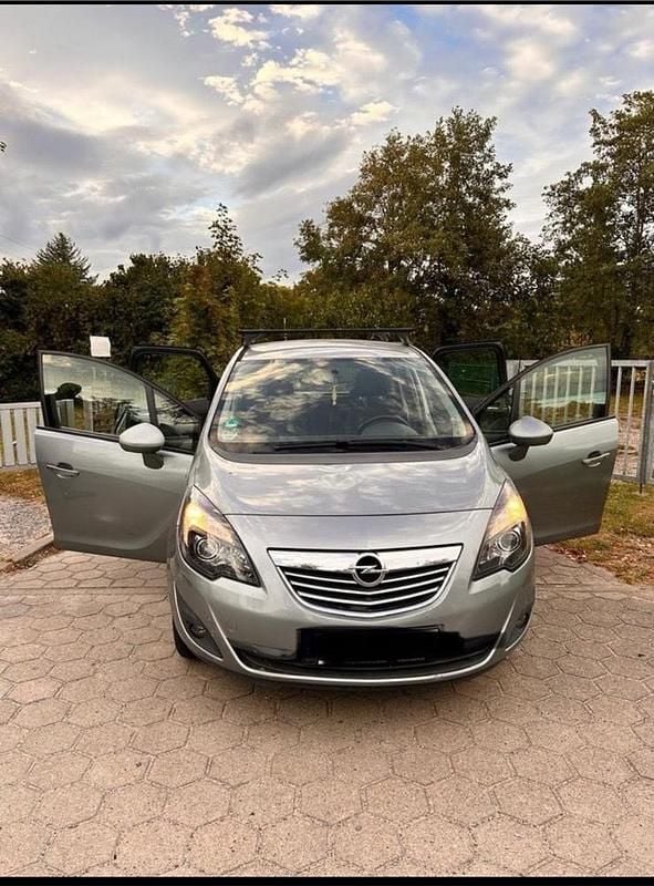 Grau Gebraucht 2010 Opel Meriva Van / Kleinbus | 3.300 € (Superpreis) - Bild 1/4