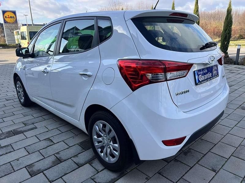 Gebraucht Hyundai i20 Space 125 PS (91 kW) 2019 Weiß Limousine