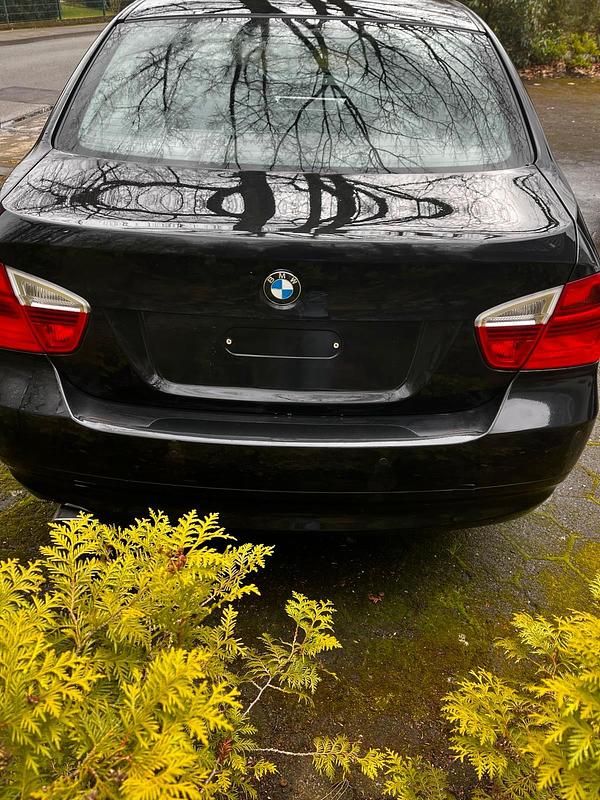 Gebraucht BMW 318 143 PS (105 kW) 2006 Schwarz Limousine