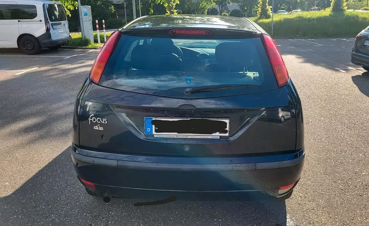 Gebraucht Ford Focus 75 PS (55 kW) 2004 Schwarz Kleinwagen