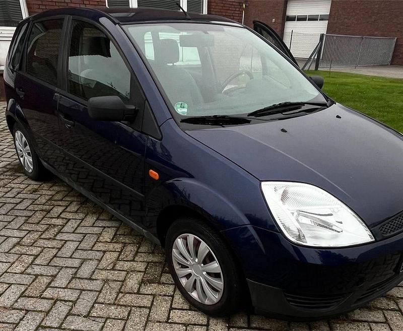 Blau Gebraucht 2002 Ford Fiesta Kleinwagen | 1.500 € - Bild 1/4