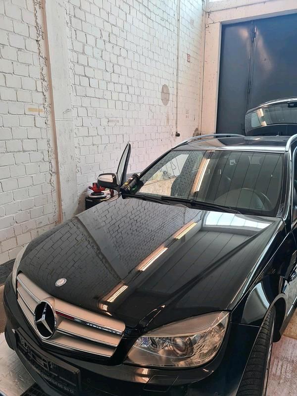 Gebraucht Mercedes C320 224 PS (164 kW) 2008 Schwarz Kombi