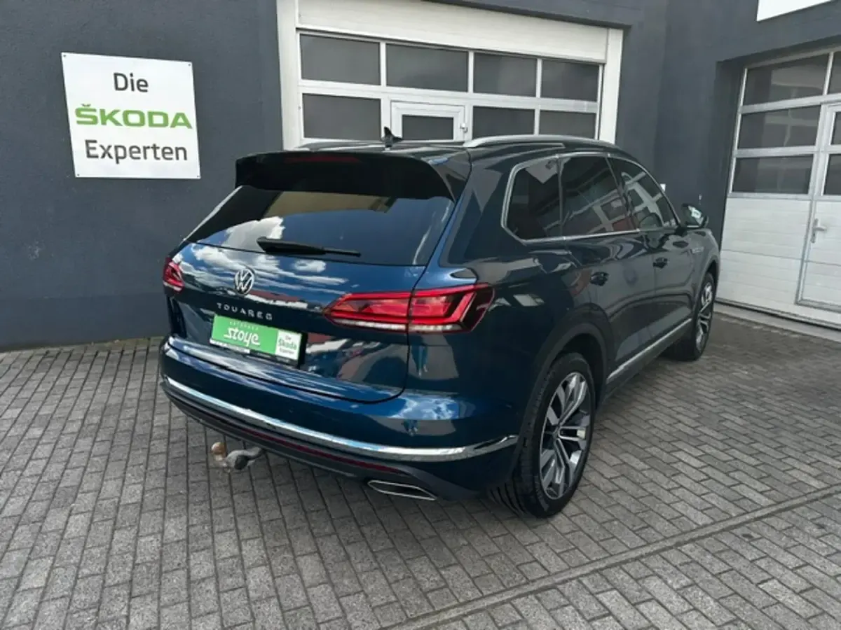 Gebraucht VW Touareg Elegance 340 PS (250 kW) 2020 Aquamarinblau metallic SUV