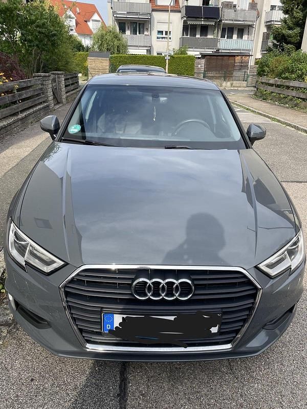Grau Gebraucht 2018 Audi A3 Limousine | 15.900 € (Fairer Preis) - Bild 1/4