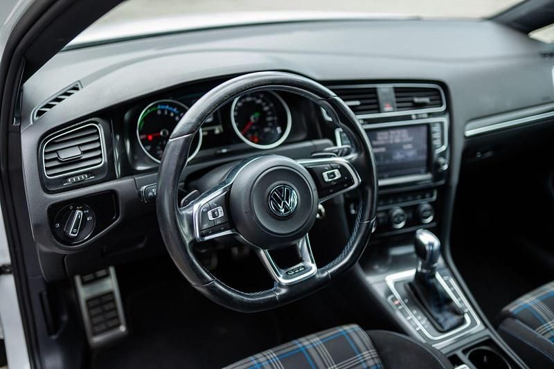 Gebraucht VW Golf VII GTE 150 PS (110 kW) 2015 Weiß Kleinwagen