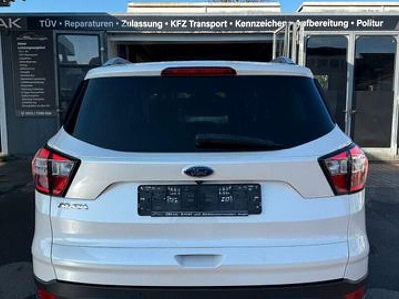 Gebraucht Ford Kuga Titanium 150 PS (110 kW) 2017 Weiß SUV