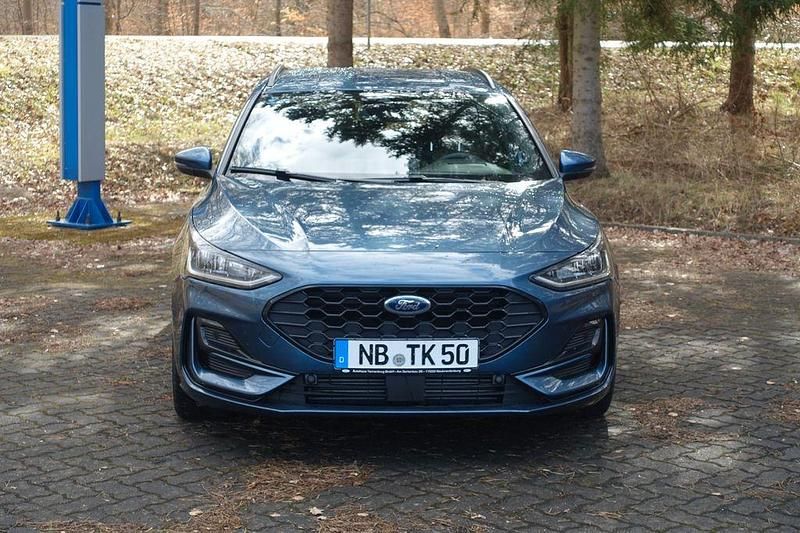 Gebraucht Ford Focus ST-Line X 155 PS (114 kW) 2024 Blau Limousine