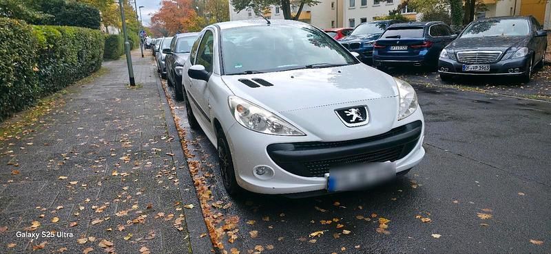 Weiß Gebraucht 2010 Peugeot 206+ Kleinwagen | 2.600 € - Bild 1/4