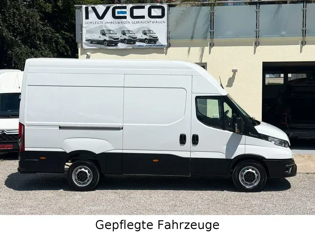 Gebraucht Iveco Daily 177 PS (130 kW) 2025 Weiß Van / Kleinbus