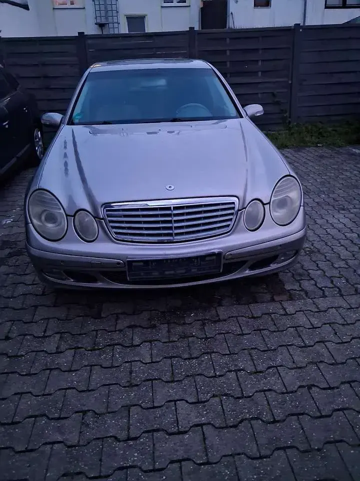 Usado Mercedes E220 Classic 150 CV (110 kW) 2003 Berlina