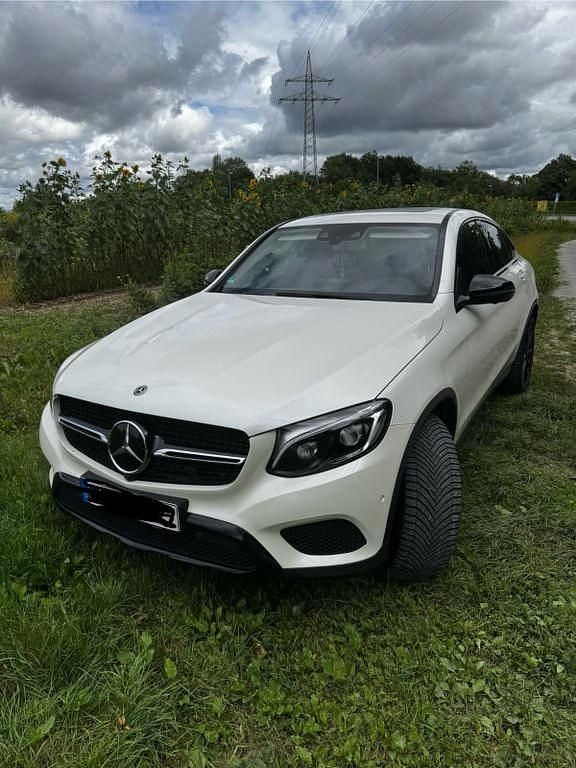 Weiß Gebraucht 2017 Mercedes GLC250 Edition 1 Coupé | 29.999 € (Guter Preis) - Bild 1/4