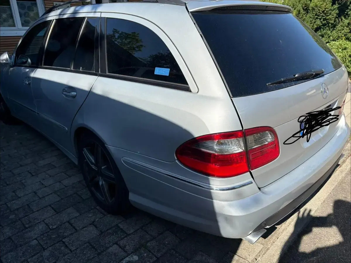Gebraucht Mercedes E500 Avantgarde 387 PS (284 kW) 2007 Silber Kombi