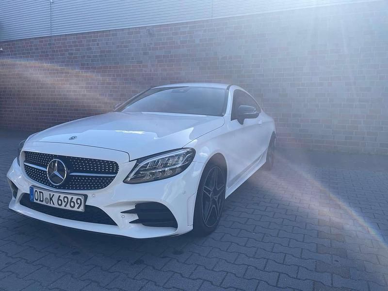 Gebraucht 2018 Mercedes C200 Edition Coupé | 25.750 € (Fairer Preis) - Bild 1/4