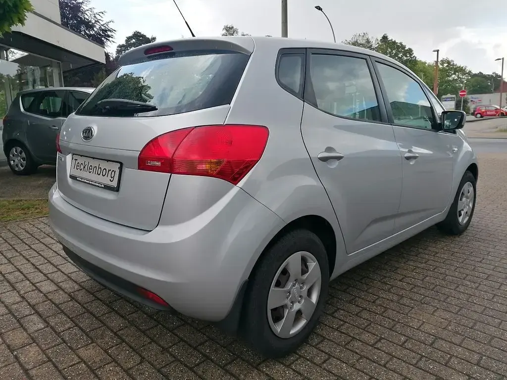 Używany Kia Venga 90 KM (66 kW) 2012 Srebrny Hatchback