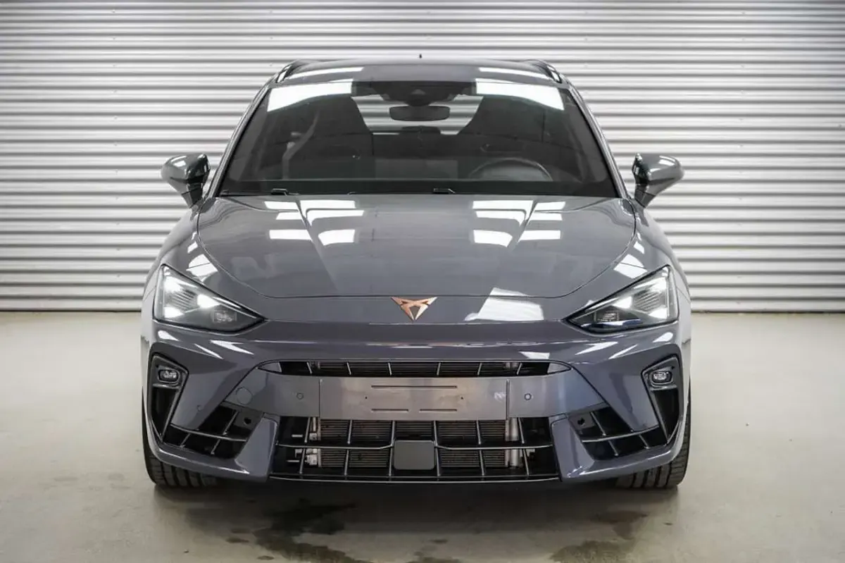 Gebraucht Cupra Leon VZ 333 PS (244 kW) 2025 Graphene grau metallic (r6) Kombi