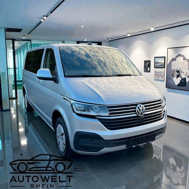 Silber Gebraucht 2023 VW Caravelle Comfortline Van / Kleinbus | 39.900 € (Fairer Preis) - Bild 1/4