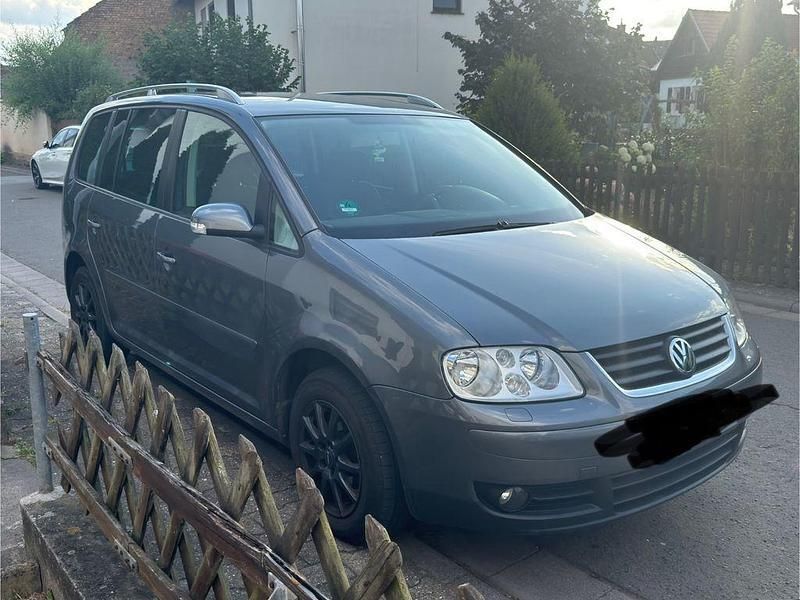 Grau Gebraucht 2005 VW Touran Highline Van / Kleinbus | 2.500 € (Fairer Preis) - Bild 1/4
